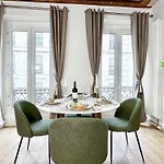 Spacious Family Flat - Le Marais *