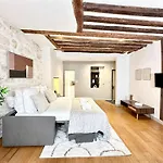 Spacious Family Flat - Le Marais * Paříž